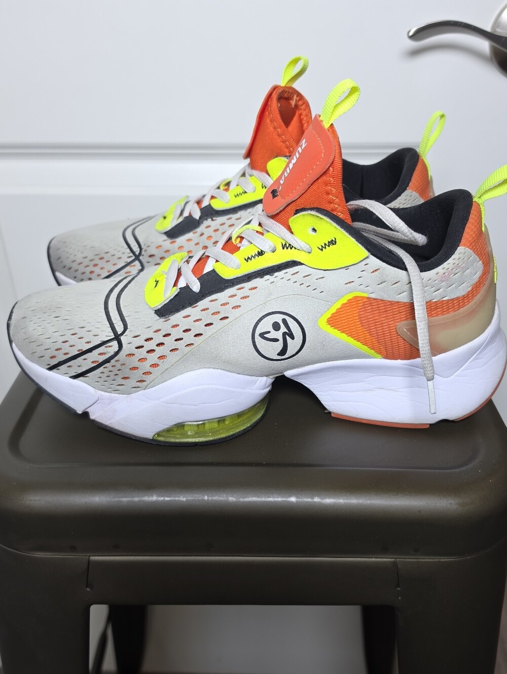Zumba Air Stomp Dance Fitness Sneakers Women's US 9.5 Gray Neon Orange Athletic